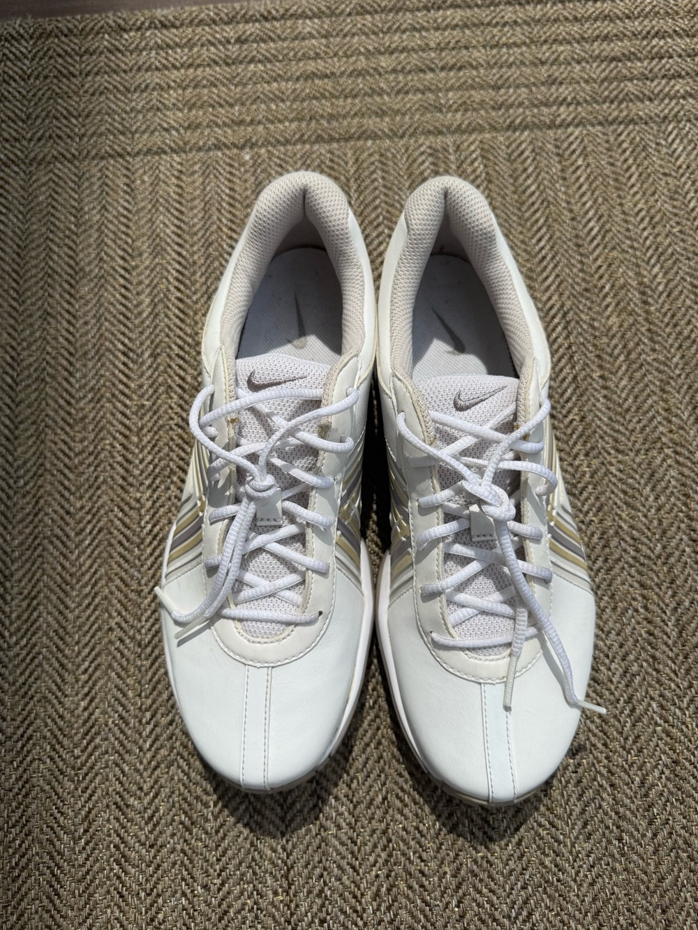 Vintage Nike Women’s size 7 Power Channel Golf Shoes w/ Metallic Stripe Accent